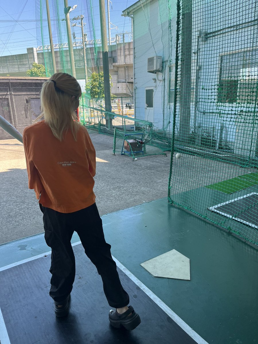 むゆちゃん、下手くそフォーム3選です。お納めください。
クロックスでバッセン行くなというクレームは受け付けます。