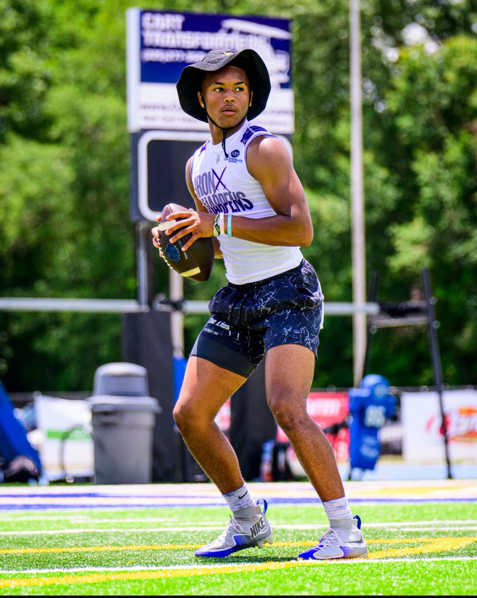JelandonGray's tweet photo. Excited to be attending the LSU camp today @FrankWilson28 @CoachJoeSloan https://t.co/ByIuWuCKrd