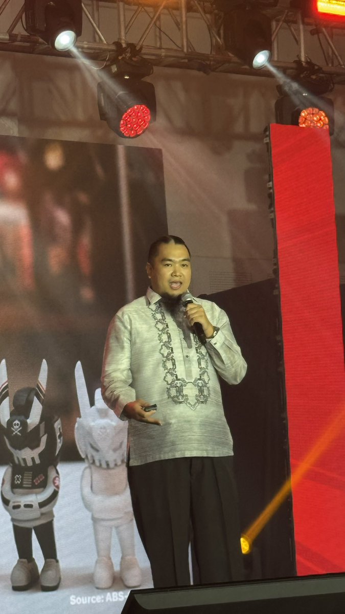 Jollibee tweet media