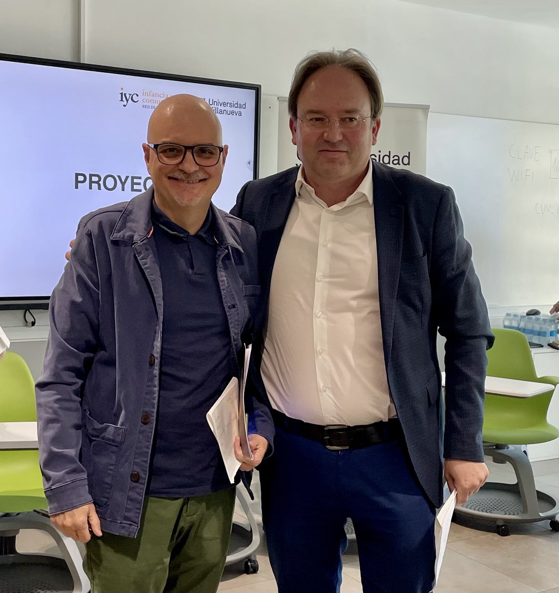 redadjuven's tweet photo. @AntonioGJ14 y @fortegam en el “Encuentro Anual Infancia y Comunicación: Reactivando el Diálogo” de la Asociación Infancia y Comunicación @Univ_Villanueva @urjc @usal #niño #adolescentes #infancia https://t.co/MJmbVu3CXr