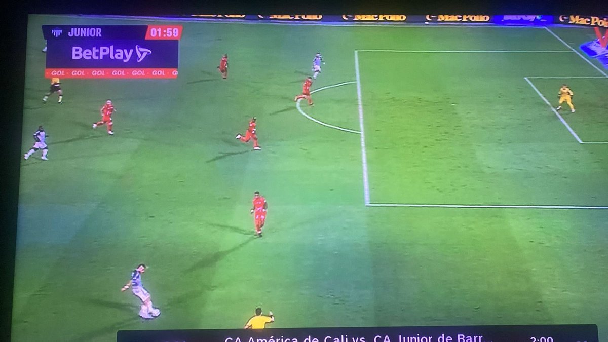 camigram11's tweet photo. @ElVarCentral Buenos días. En el gol de junior hay fuera de lugar? https://t.co/Rf73e9TSV4