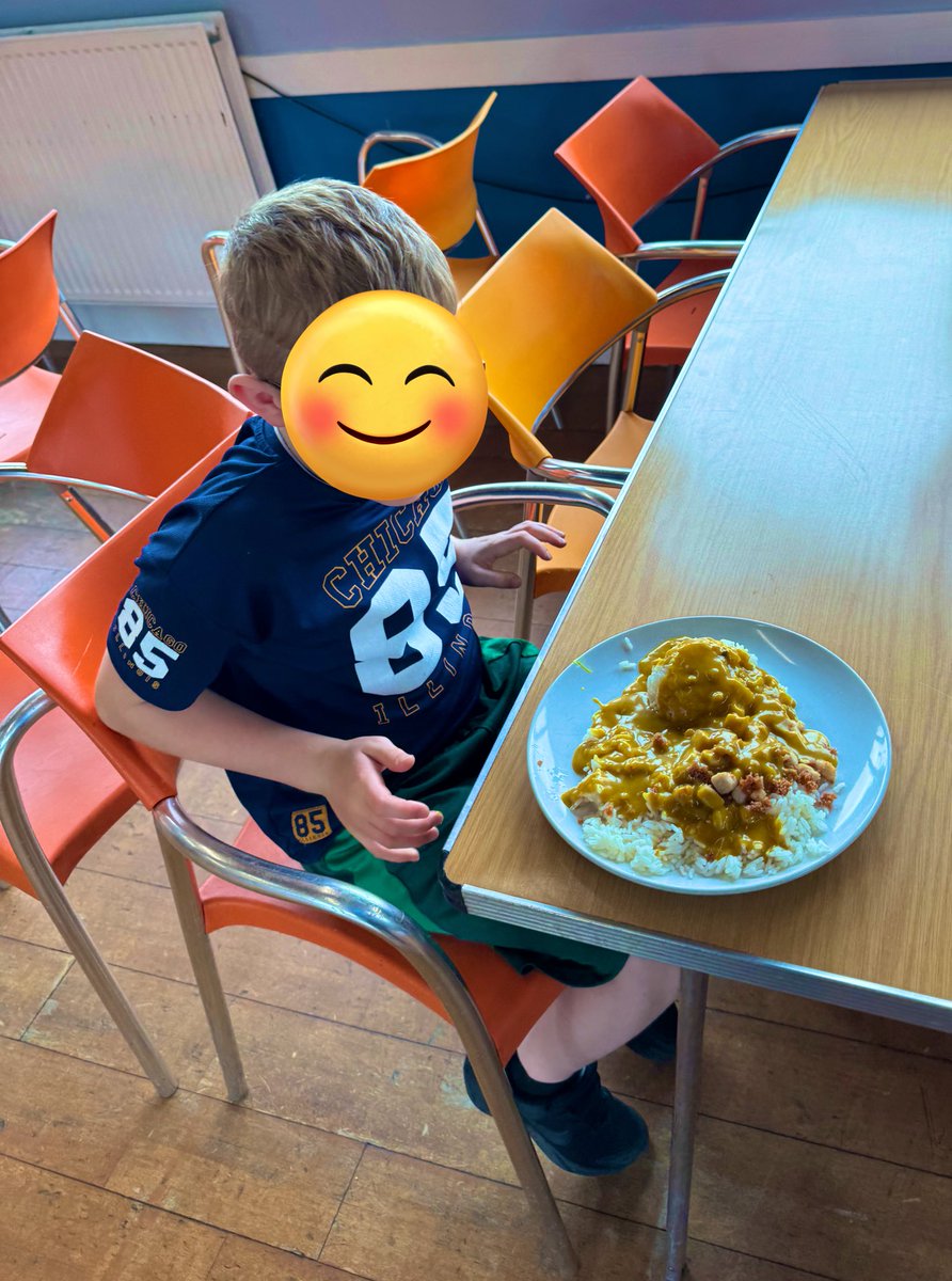 ERAGLENBURN's tweet image. Exciting cooking adventures with @GvsGlasgow! 🎉 These chefs are showing  their skills, practicing knife techniques, rice cooking, and creating a vibrant chicken curry. 🍽️✨#CookingClass #ChickenCurry 🍗🍚