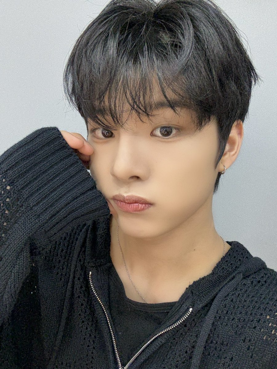 YOUNITE_twt's tweet photo. Love love~ 라브라브!🫶

#시온 #SION https://t.co/dvWEvVNd5v
