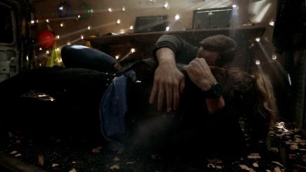 swiftsupstead's tweet image. hi he literally shielded her from bullets