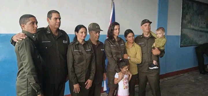 Acompañamos al <a href="/minint_cuba/">MININT_CUBA</a> en #ArtemisaJuntosSomosMás
 en el acto de ascensos y condecoraciones en el aniversario 64 de la institución.  #ConLaFuerzaDelPueblo