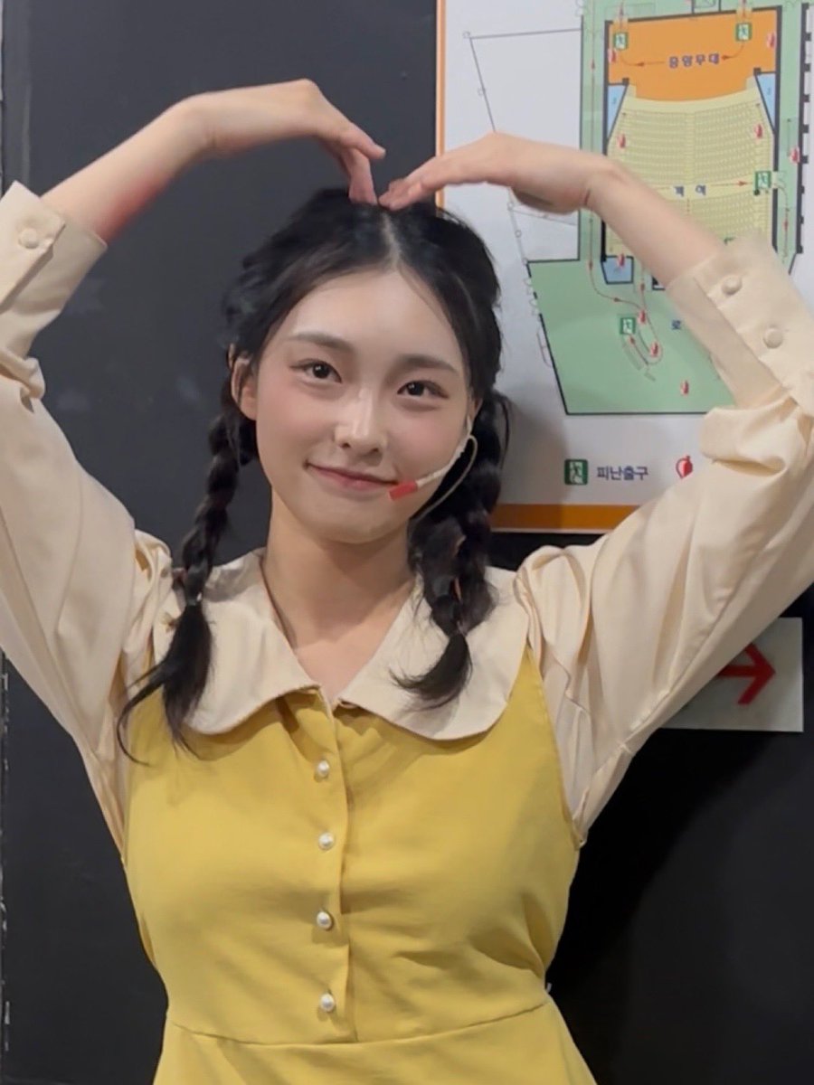 ui0424's tweet photo. SPRING AWAKENING 첫공 커튼콜☝🏻

#드림노트 #라라 https://t.co/5U7WsluEnq
