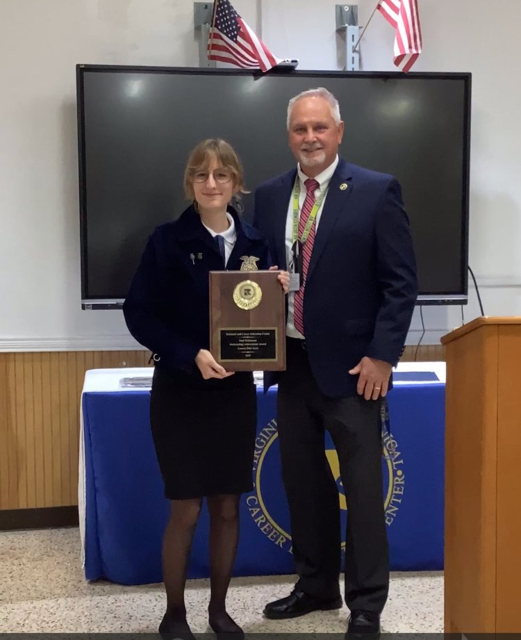 TechCenterVB's tweet image. Awards Day! AM Session
Paul McKinnon Outstanding Student-L Serio(Horticulture); 
Emily Ann Conti Chianelli Memorial Scholarship-M Roby(Nursing); 
Artisan Craftsman Awards- W Karuri(LSA) &amp;amp; Z Berezansky(Landscaping).  Congratulations! @vbschools