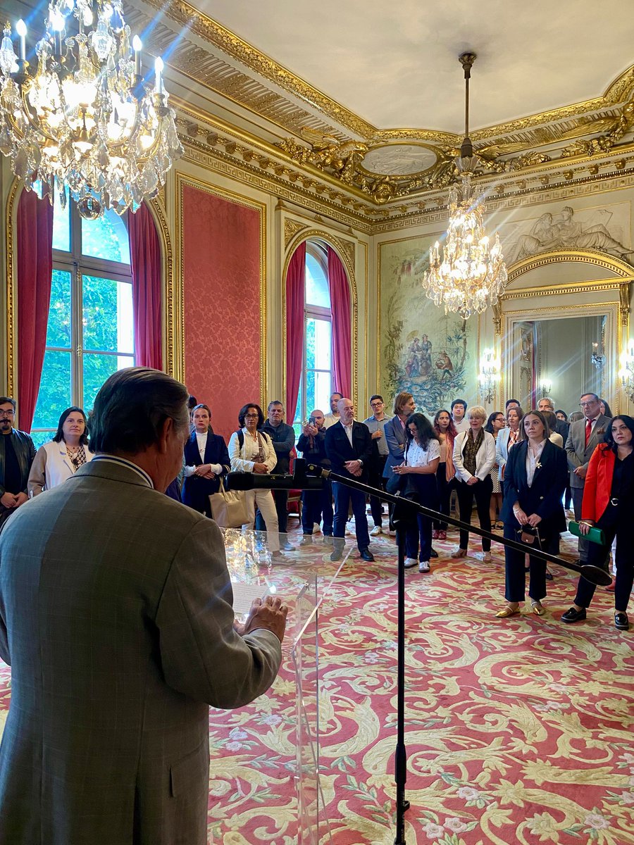 Embajada de Chile en Francia (@embchilefrancia) on Twitter photo Emb de Chile recibió a delegación de investigadores e investigadoras chilenos que participaron en el Congreso CEISAL 2025 sobre justicia social, medioambiental y climática. ¡Gracias por representar a Chile y aportar al debate global!
#CEISAL2025 <a href="/Sorbonne_Nvelle/">Université Sorbonne Nouvelle</a> <a href="/IHEAL_CREDA/">IHEAL - CREDA</a> Emb de Chile recibió a delegación de investigadores e investigadoras chilenos que participaron en el Congreso CEISAL 2025 sobre justicia social, medioambiental y climática. ¡Gracias por representar a Chile y aportar al debate global!
#CEISAL2025 <a href="/Sorbonne_Nvelle/">Université Sorbonne Nouvelle</a> <a href="/IHEAL_CREDA/">IHEAL - CREDA</a>
