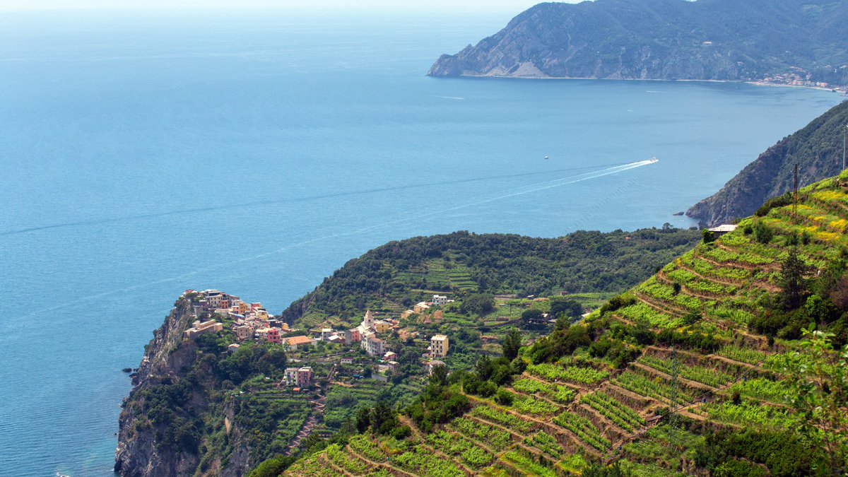 Des nouvelles d’Italie ?  🇮🇹

Je vis dans un petit village perché en Ligurie.
Mer turquoise, vignoble bio, slow food, sentiers parfumés… et zéro avion. 🌿

Tu veux découvrir ce coin secret ? 
👋Fais-moi signe !

#slowtravel #voyagesansavion #Liguria #travelplanner