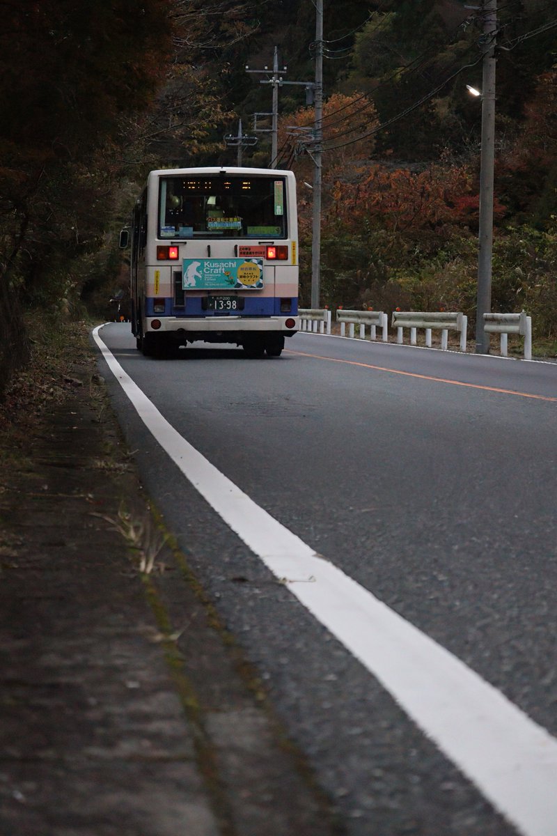 hiperlongcat1's tweet photo. 茨城交通(日立電鉄) 水戸200か1398(神峰)
KC-LR333J改

電鉄ではラス1となったKC-代。風前の灯かと思いきや、毎朝見かけるくらいには稼働率は高く、遭遇する難易度は低め。海沿い路線だけでなく峠を越えて山奥の東河内まで足を伸ばします。 https://t.co/otFhlw8dsD