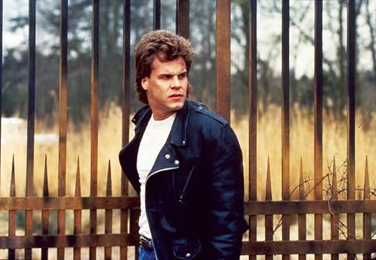 miguelungo_'s tweet photo. 🌃 #PersonajeAaZ
👤 #Aaron Boone
🎬 #Nightbreed (1990)
🎭 Actor: Craig Sheffer
✍️ Creador: Clive Barker
💡 Papel: Un hombre atormentado que descubre un mundo oculto de monstruos.
#ProtagonistaMaldito #MonstruoPorAccidente #Elegidos https://t.co/xuBeewVxr5