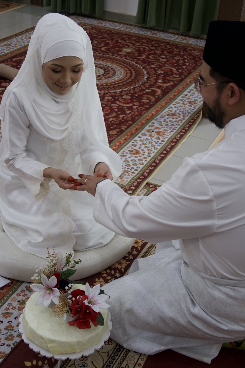 sanismajidd's tweet photo. 5 days of wearing this ring and my heart is still doing little flips 💕 https://t.co/O9U8V4R9v3