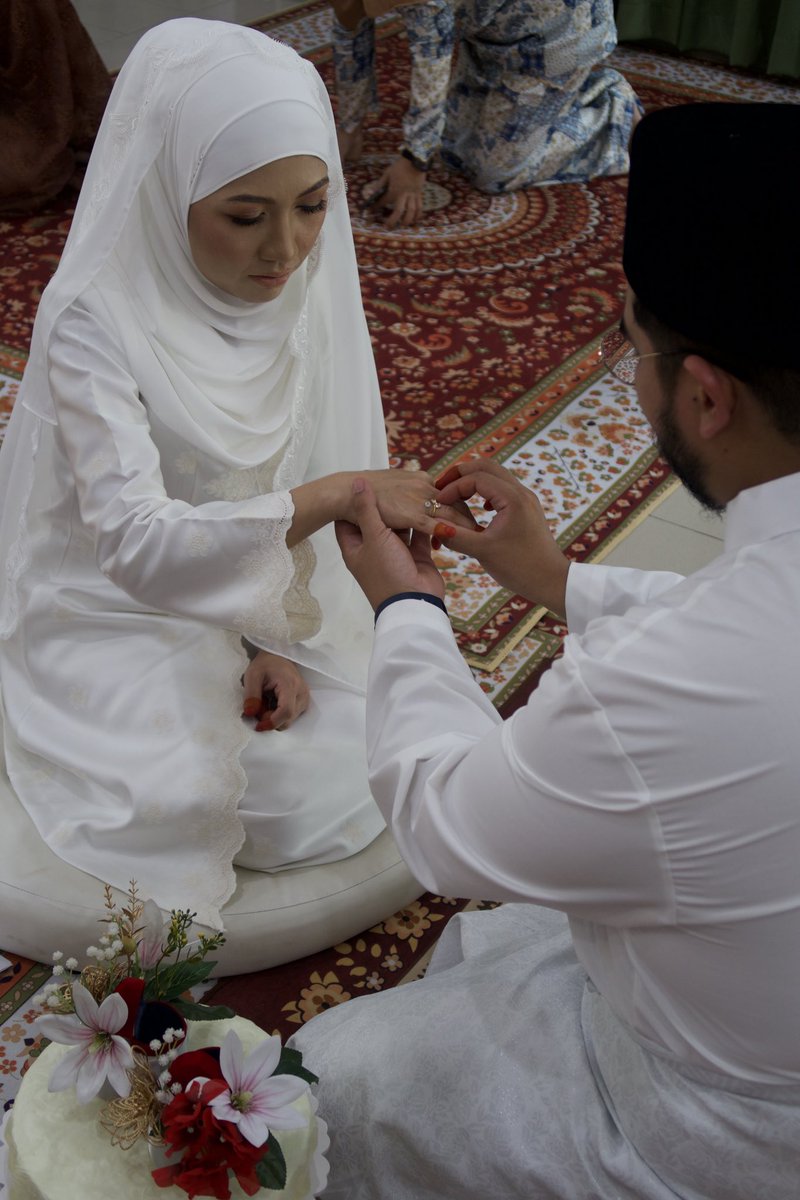 sanismajidd's tweet photo. 5 days of wearing this ring and my heart is still doing little flips 💕 https://t.co/O9U8V4R9v3