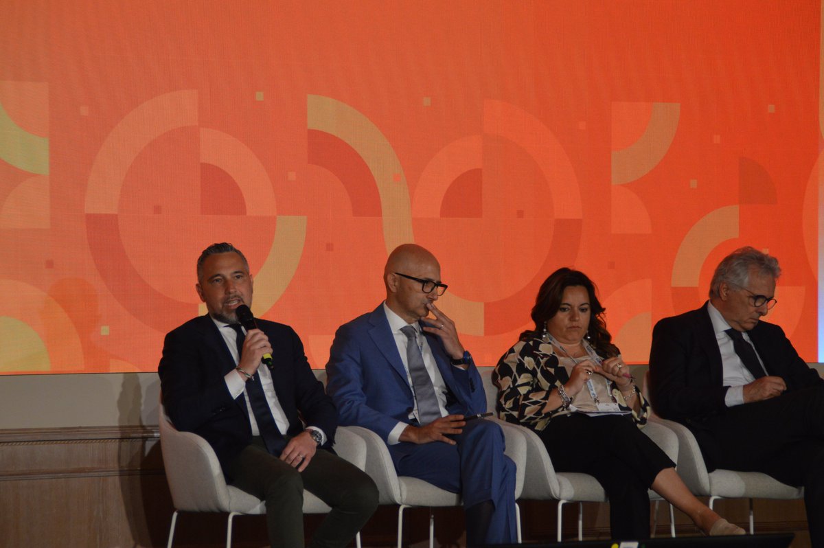 "Dal Convegno #ASSTRA porto via con me degli spunti importanti che rafforzano le convinzioni che la Regione Lombardia manifesta ormai da anni."
Alcune parole del prezioso intervento di Franco Lucente, Assessore ai Trasporti e Mobilità Sostenibile della Regione Lombardia.