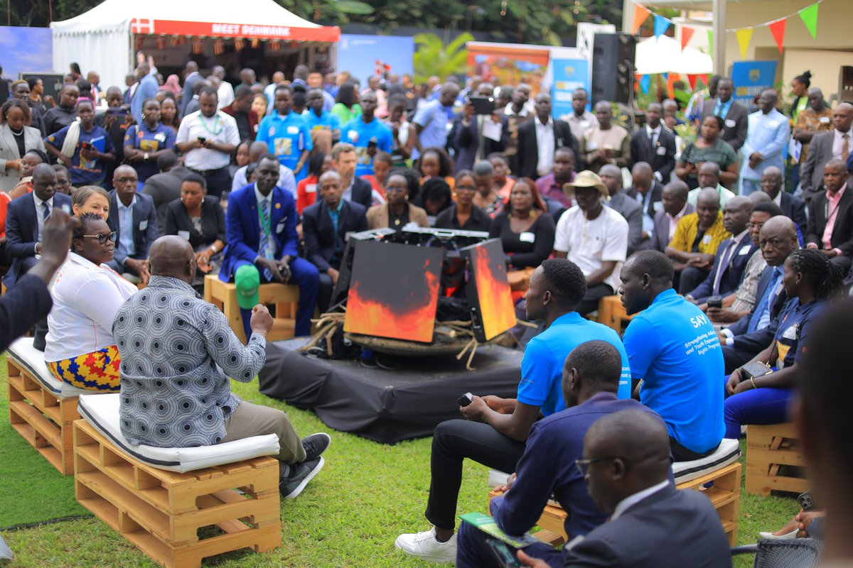 ngoforum's tweet photo. 🔥 At the Ekyoto fire place conversation, the DHO of Adjumani shares how Adolescent Responsive Services have empowered young people to understand their SRHR and hold health officers accountable.
“Nothing for young people without their involvement.” #DKUGPartnership25 #UNNGOF #YouthHealthRights