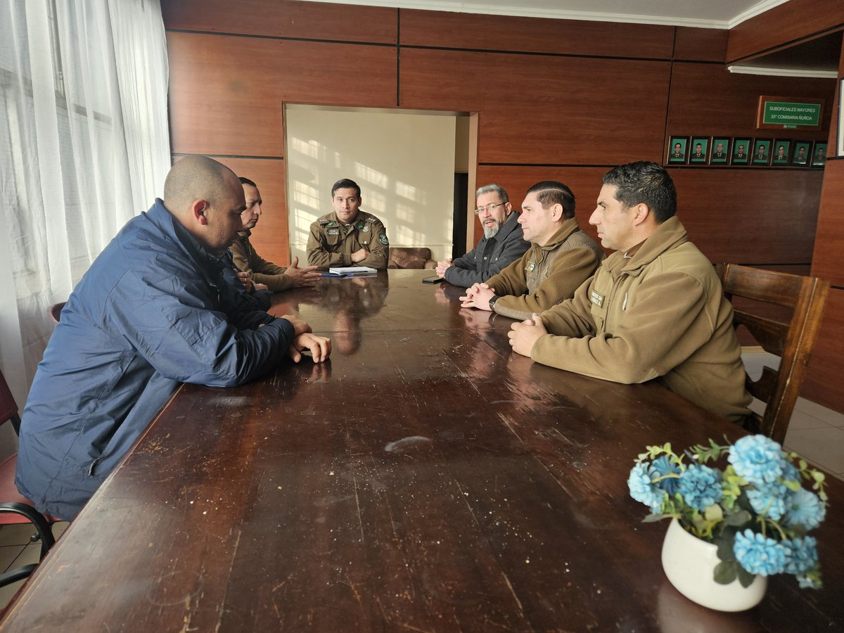 #Ñuñoa: @Carabmicc de la 33° Comisaría realizaron una reunión con personal del departamento de  Dirección de Inspección <a href="/MuniNunoa/">Municipalidad de Ñuñoa</a>, con la finalidad de trabajar en conjunto y dar solución a las problemáticas del sector.
#LaPrevenciónEsNuestraEsencia