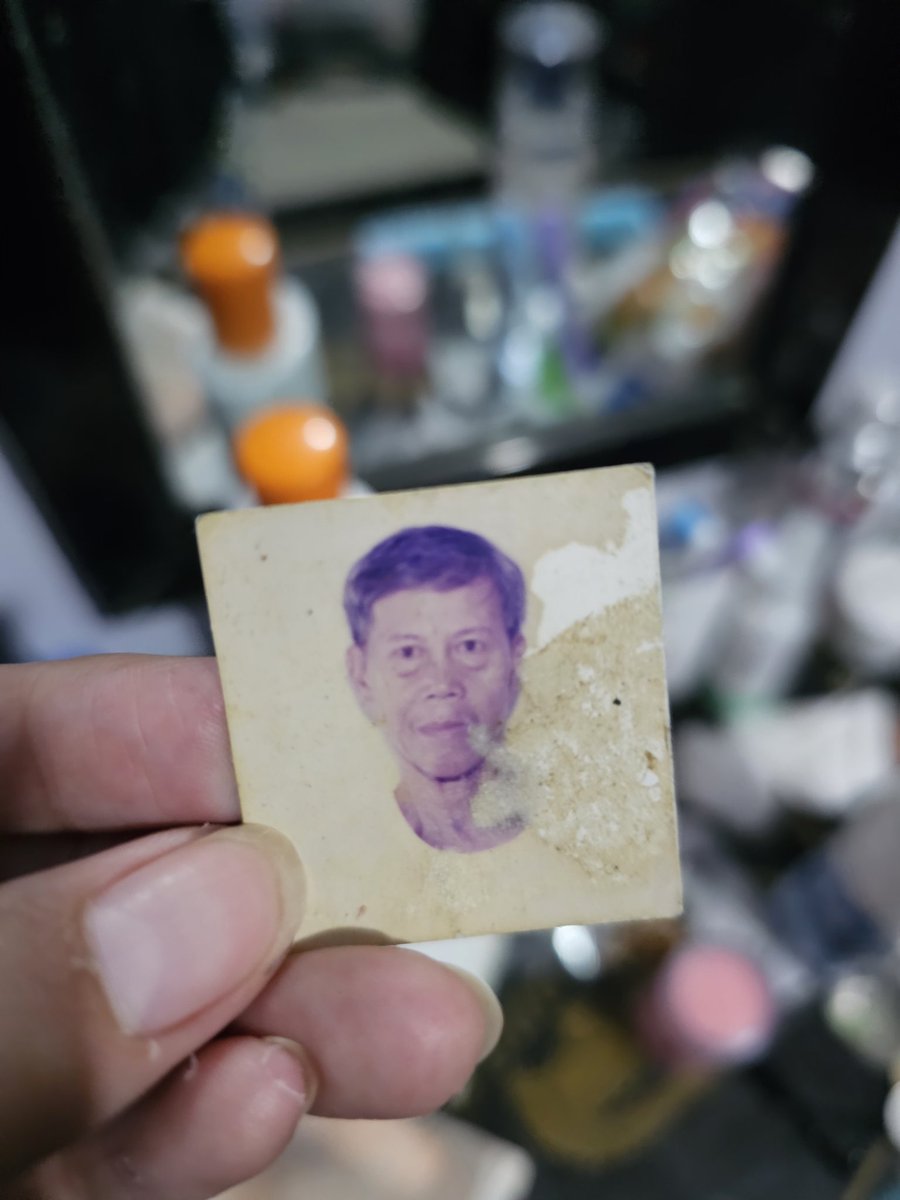 chaammpola's tweet photo. I found my lolo’s picture somewhere in the house.
It felt like he was reminding me of the old days—
when I was his little princess.

He would carry me &amp; spoil me
His love was gentle, his presence warm.

And for a moment, I was that little girl again—
safe, loved, and cherished. https://t.co/bKErmgTQ8O