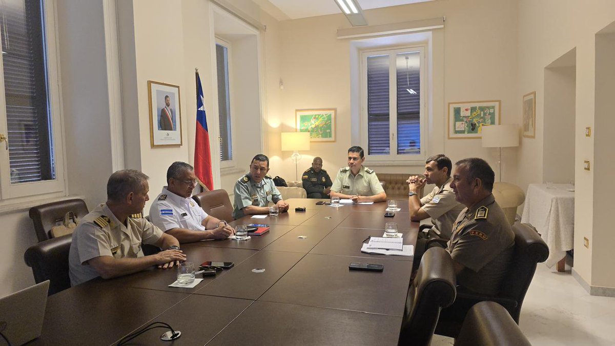 Embajada de Chile en Italia/ Ambasciata del Cile (@embajadachileit) on Twitter photo Chile asumió la representación de los Agregados Policiales de Latinoamérica en Italia ante sus homólogos italianos.<a href="/Carabdechile/">Carabineros de Chile</a> <a href="/_Carabinieri_/">Arma dei Carabinieri</a> Chile asumió la representación de los Agregados Policiales de Latinoamérica en Italia ante sus homólogos italianos.<a href="/Carabdechile/">Carabineros de Chile</a> <a href="/_Carabinieri_/">Arma dei Carabinieri</a>