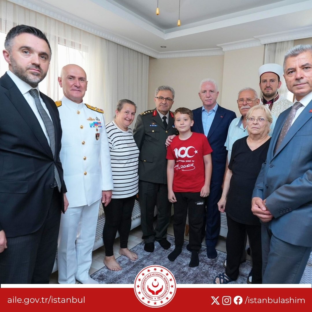 🇹🇷 İl Müdürümüz Sn. Ömer TURAN, Valimiz Sn. Davut GÜL ile Kurban Bayramı Arifesinde Şehidimiz Er Tamer VARDAR 'ın kıymetli ailesine bayram ziyaretinde bulundu.

📍Eyüpsultan

#AileYılı

<a href="/omerturan81/">Ömer Turan</a>
<a href="/ashb_sehitgazi/">Şehit Yakınları ve Gaziler Genel Müdürlüğü</a>
<a href="/tcailesosyal/">T.C. Aile ve Sosyal Hizmetler Bakanlığı</a>