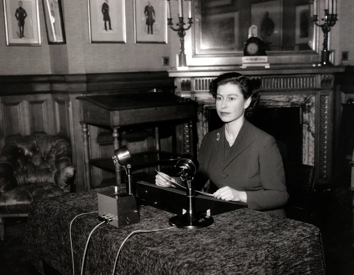 👑 A Right Royal Christmas 🏰

The Queen delivers her first Christmas broadcast from Sandringham in 1952.

🎙️ Queen Elizabeth II delivered her first Christmas broadcast on 25 December 1952, speaking live on radio from her study at Sandringham House, where she used the same desk