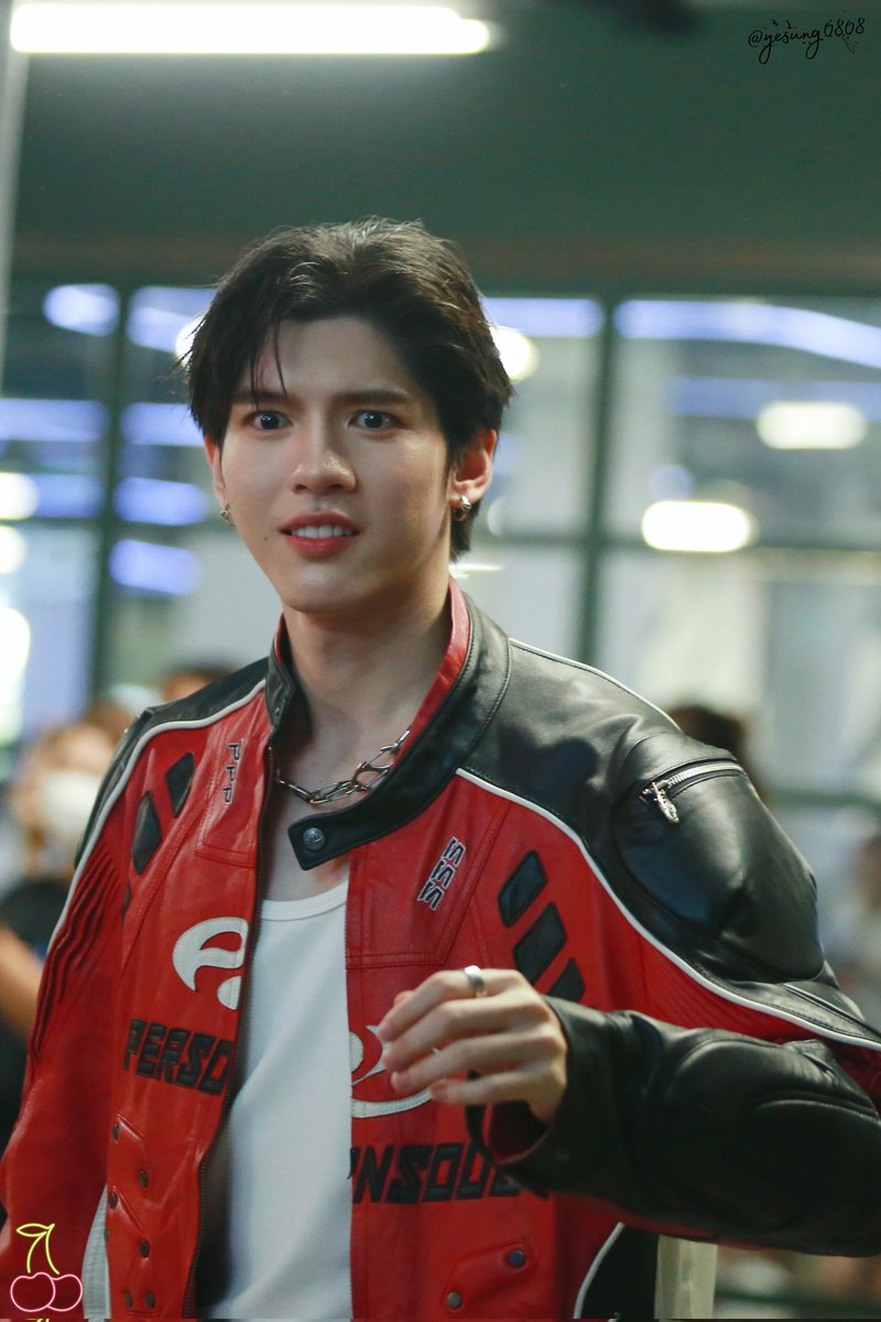 250605

너도 왜 ㅋㅋㅋㅋ
TAKE IT OFF PRESSTOUR

#TAKEITOFF_PressTour
#Flex1045xJASPER_TAKEITOF
#aou_tnbknr #JASPER