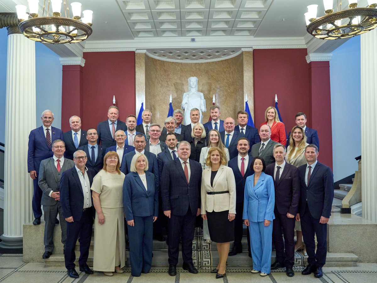 Spēcīgas pašvaldības ir pamats drošām ģimenēm, saliedētām kopienām un attīstībai reģionos.

Šodien teicu sirsnīgu paldies pašvaldību pārstāvjiem par paveikto darbu. Pašvaldības ir valdības nozīmīgākie partneri, un šajā laikā kopīgi esam paveikuši daudz – no austrumu robežas