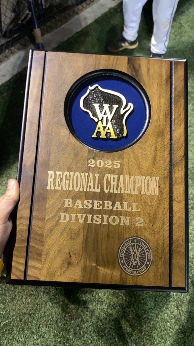 WHS_baseball91's tweet photo. With the 3-2 win over New Berlin West, Whitnall advances to sectionals Tuesday June 10th! https://t.co/kJOUm3Kou5