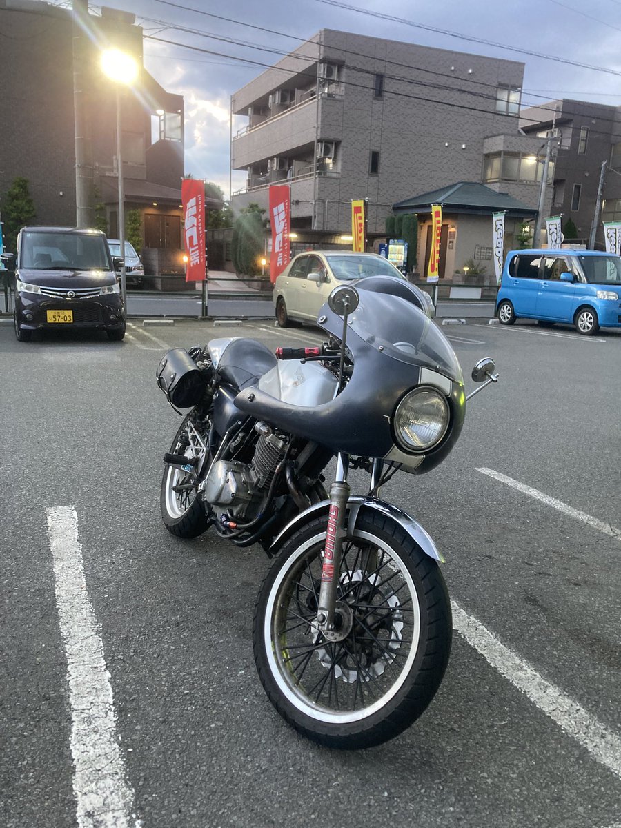 ZONN_n's tweet photo. カオマンガイとアイスコーヒー

#昨日描いた絵を晒そう https://t.co/V78xGVkw8e