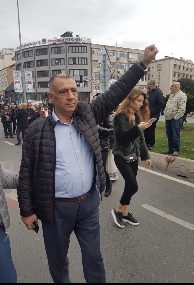 Hukuksuzluğun son bulduğu,herkesin yüzünün güldüğü,kimsenin yatağa aç girmediği,artık yeter demeyeceğimiz günlerin özlemi ile,tüm yurtseverlerin ve Cumhuriyet sevdalılarının bayramını kutlarım.Ailece sağlıklı ,nice bayramlar diliyorum.