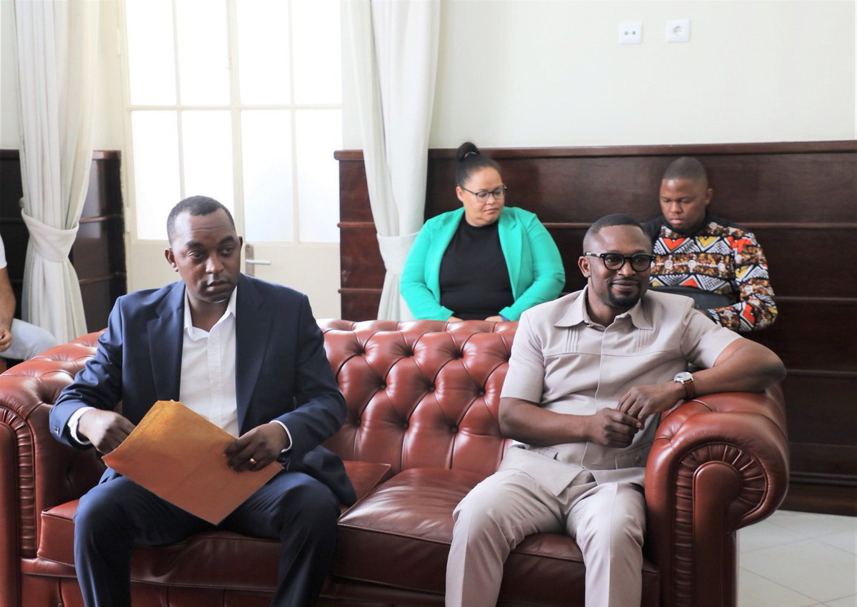 O Ministro Téte António recebeu na manhã desta quinta-feira, 05/06, em Luanda, uma delegação da União Pan-africana da Juventude, chefiada pelo seu Secretário-Geral, Bening Ahmed Wiisichong.