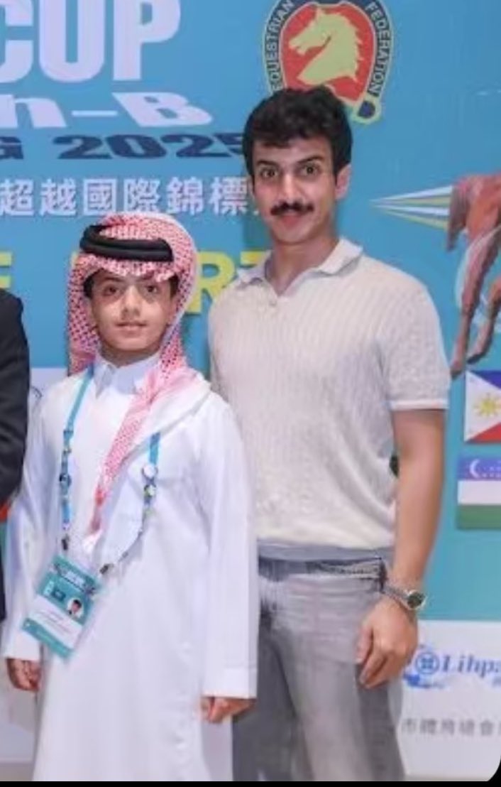 اللهم في يوم عرفة اجعلهم من الذين إذا أحسنوا استبشروا وإذا أساؤوا استغفروا، واغفر لهم ذنبهم واستر عيبهم اللهم في يوم عرفة يسر لهم كل عسير اللهم اني اوصيك بهم خيرً وصايه الله يسعد ذا الوجيهه ويوفقها 🥺

#نواف_عقاب 
#محمد_عقاب