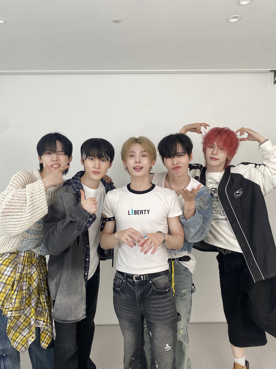 [#XD]
엑스디는 오늘 컨텐츠 촬영하고 왔어요! 그리니들 즐겁게 해줄 생각에 두근구근✨ 기대하시라🫶

#XD #엑스디 
#DOHA  #도하 
#SHUN #슌
#BAO #바오 
#JAEMIN #재민
#UO #유오