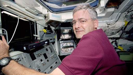 Marc Garneau a inspiré des générations de Canadiens à poursuivre leurs rêves — j’en suis. Collègue estimé et respecté de tous, il était reconnu pour son intelligence, sa rigueur et son sens de l’humour. Son départ prématuré est une grande perte. Pensées attristées à sa famille 🌺
