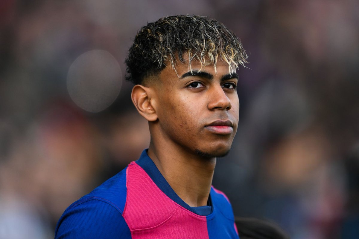 lnstantFoot's tweet photo. 🚨OFFICIEL ! LAMINE YAMAL 🇪🇸 EST ÉLU "𝗠𝗘𝗜𝗟𝗟𝗘𝗨𝗥 𝗝𝗢𝗨𝗘𝗨𝗥 𝗨𝟮𝟯" EN LIGA ! 👦 💎

📊 Ses stats cette saison en championnat avec le FC Barcelone :

🏟️ 35 matchs 
⚽️ 9 buts
🎯 13 passes décisives https://t.co/QgbErbOOPJ