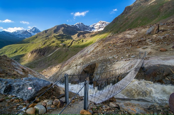 I ponti tibetani del ghiacciaio dei Forni tinyurl.com/5n6rp6my