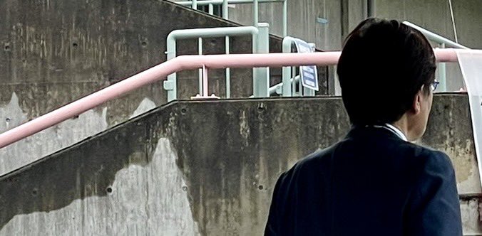 「ウインドウが開いた。今後色々情報が飛び交うだろうが、リリースを前に情報が漏れる事がないように。世間が知る前に知るべきは会社内の人間だからね。漏らした人間は例外なく処分対象。一番賢明なのは〈聞かない事〉だ。」
念のため本日の部長会でそう言っておいた。
ご承知おきを。
#カターレ富山