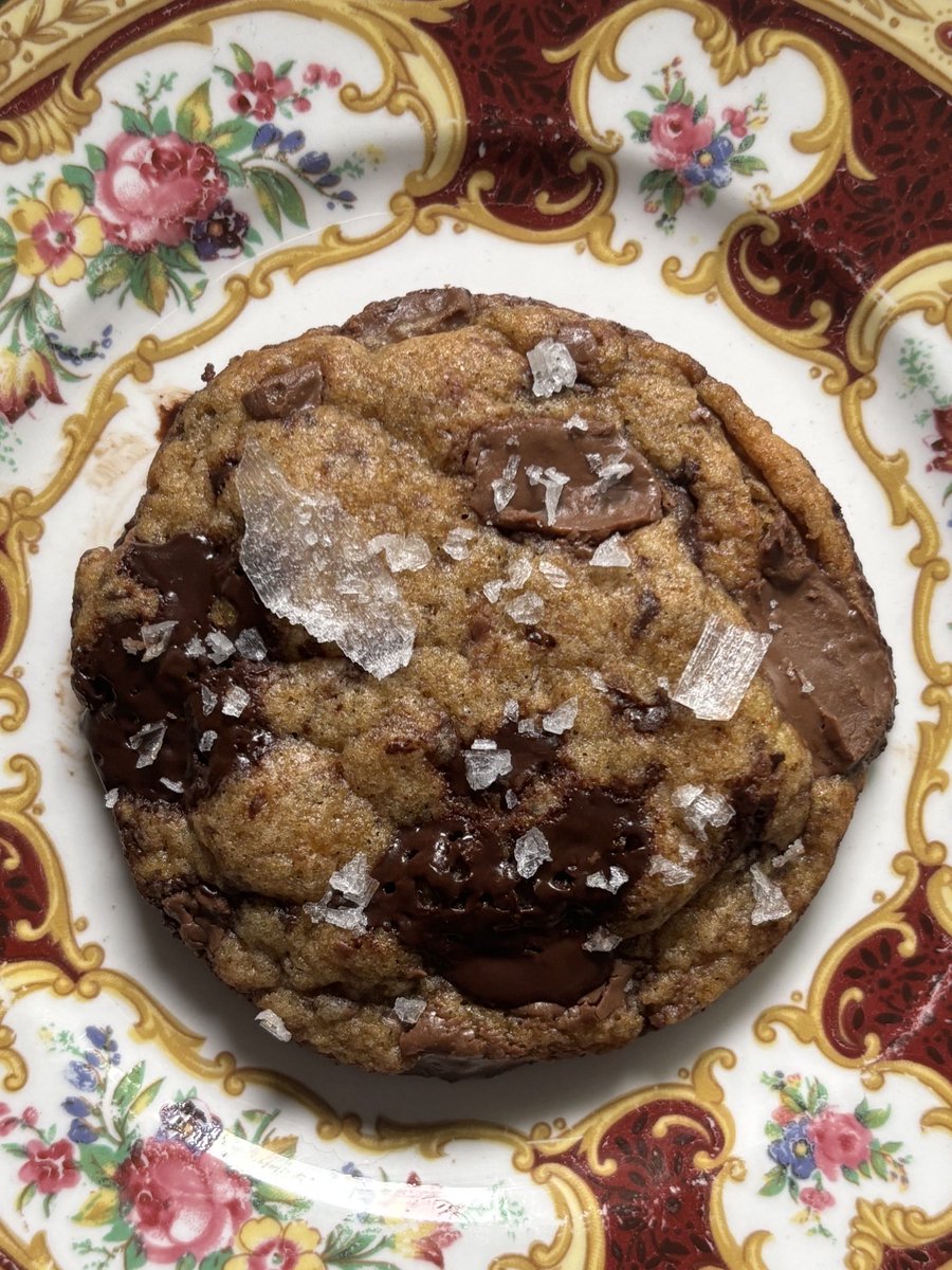 bakingenjoyer's tweet image. double chocolate chunk banana bread cookies !! :)