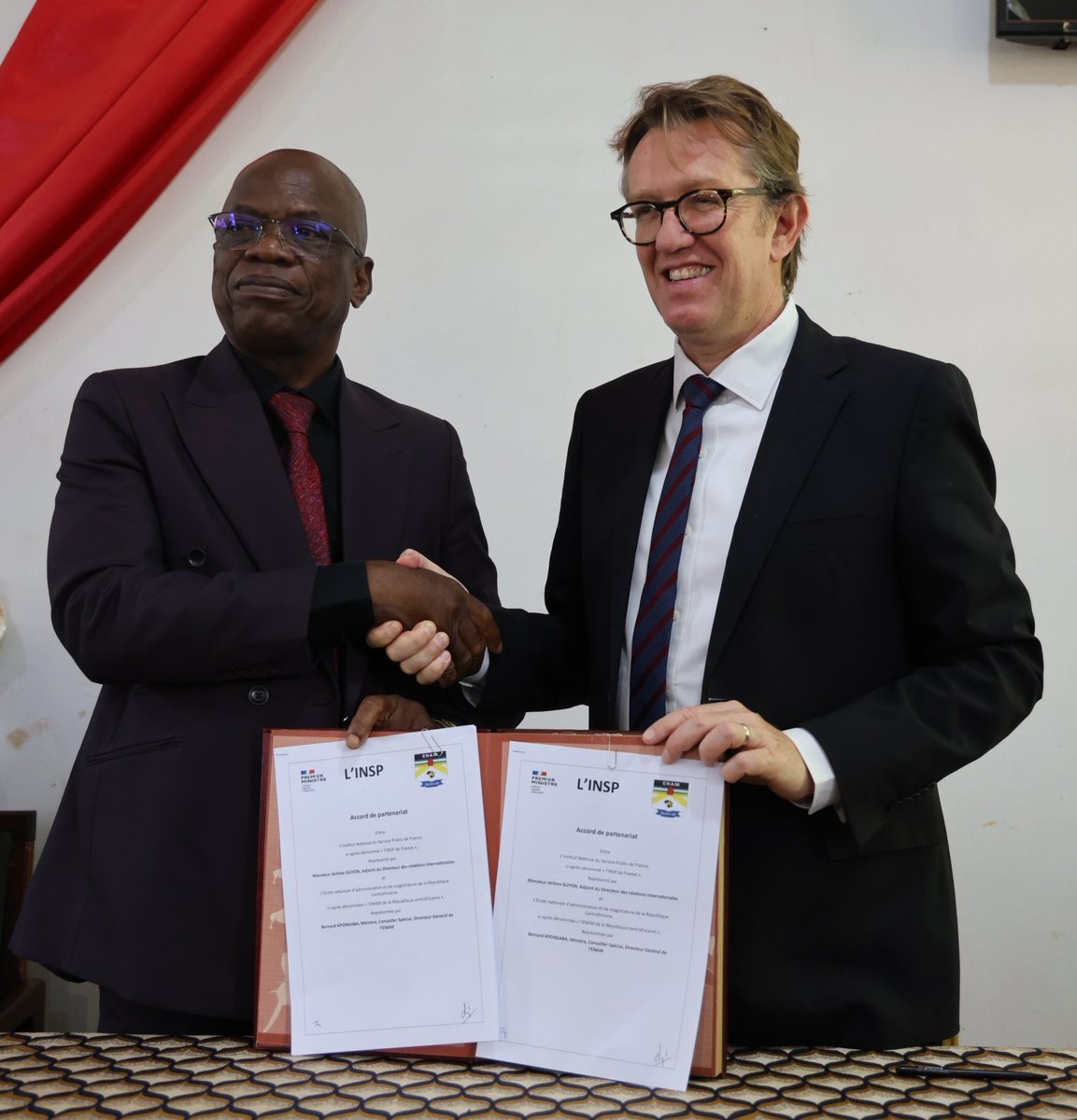 Q🇨🇫🇫🇷 Lancement du Fonds Équipe France « Coopération administrative » à l’ENAM !
Objectif : renforcer l’administration centrafricaine via formation, réforme RH &amp; contrôle de l’État.
💰657M FCFA sur 2 ans
#RCA #France #ENAM #INSP #FonctionPublique #Tamboula