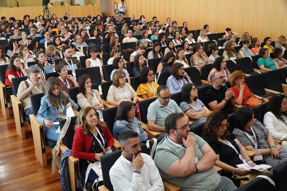 GarciaTorijano's tweet photo. Hoy en las VII Jornadas “Línea de Vida”, más de 180 profesionales compartimos cómo mejorar la protección a la infancia. En Castilla-La Mancha seguimos avanzando. Nos preocupan los efectos de redes sociales e IA en jóvenes: hay que escuchar, acompañar y actuar. #InfanciaCLM https://t.co/DNadZGCqYS