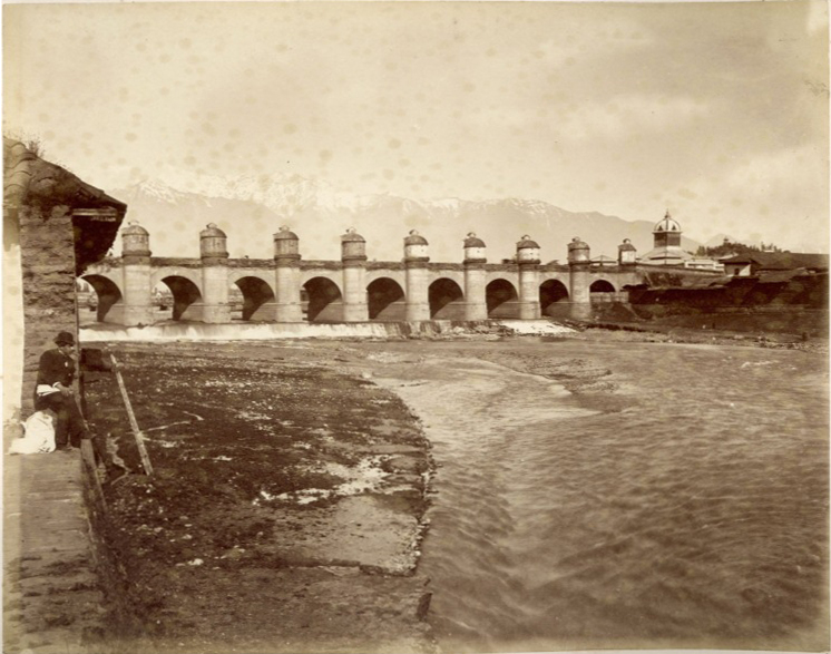 🏗️ Un día como hoy, 5 de junio, pero 1767 | El Cabildo de Santiago aprueba la construcción del Puente Cal y Canto, una obra monumental realizada con trabajo forzado de presos. El puente se convirtió en símbolo de la ciudad hasta su demolición en 1888.