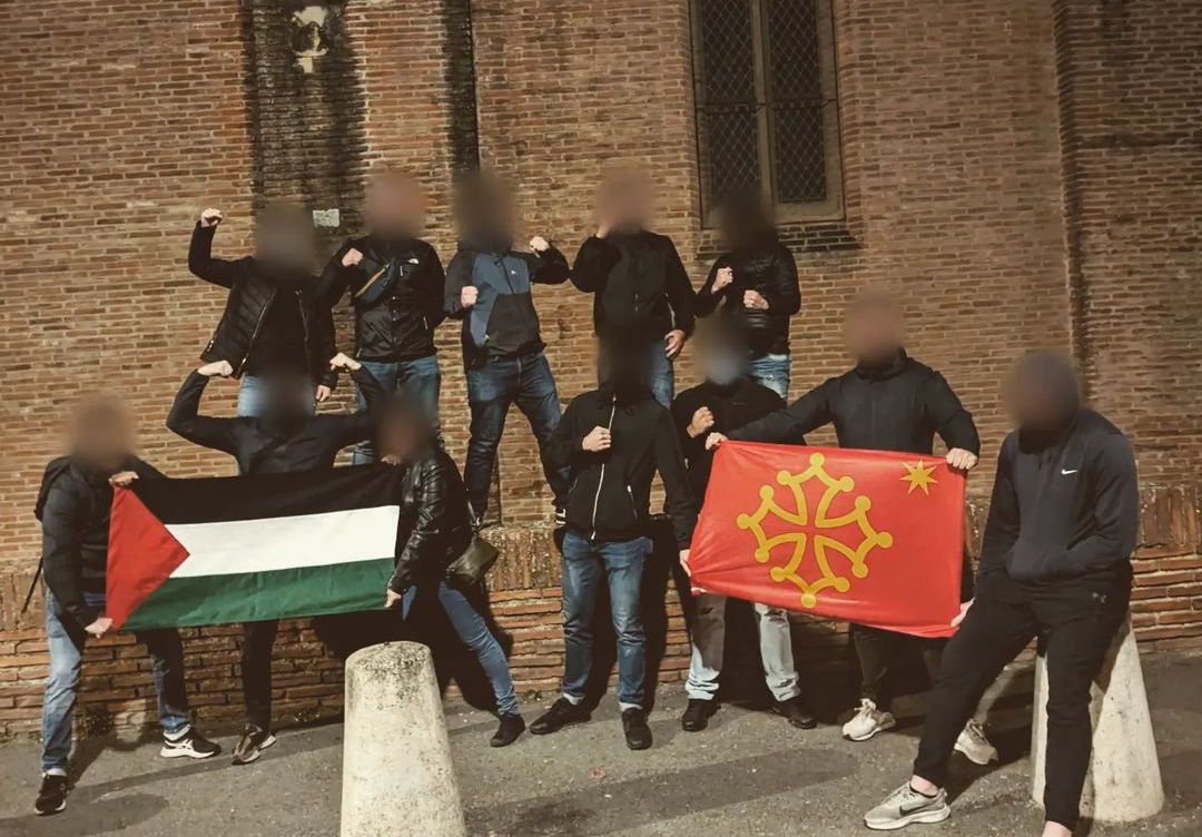 Toulouse : démantèlement d'une cellule antifa proche de Raphaël Arnault  pour violences et trafic de drogue. Pendant les perquisitions, le RAID a découvert 20kg de drogue, des téléphones cryptés et 12 000 euros en liquide (MàJ)
 fdesouche.com/2025/06/05/inf…