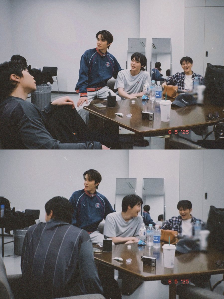 เหมือนแก๊งรุ่นพี่สโมเตรียมประชุมรับน้อง