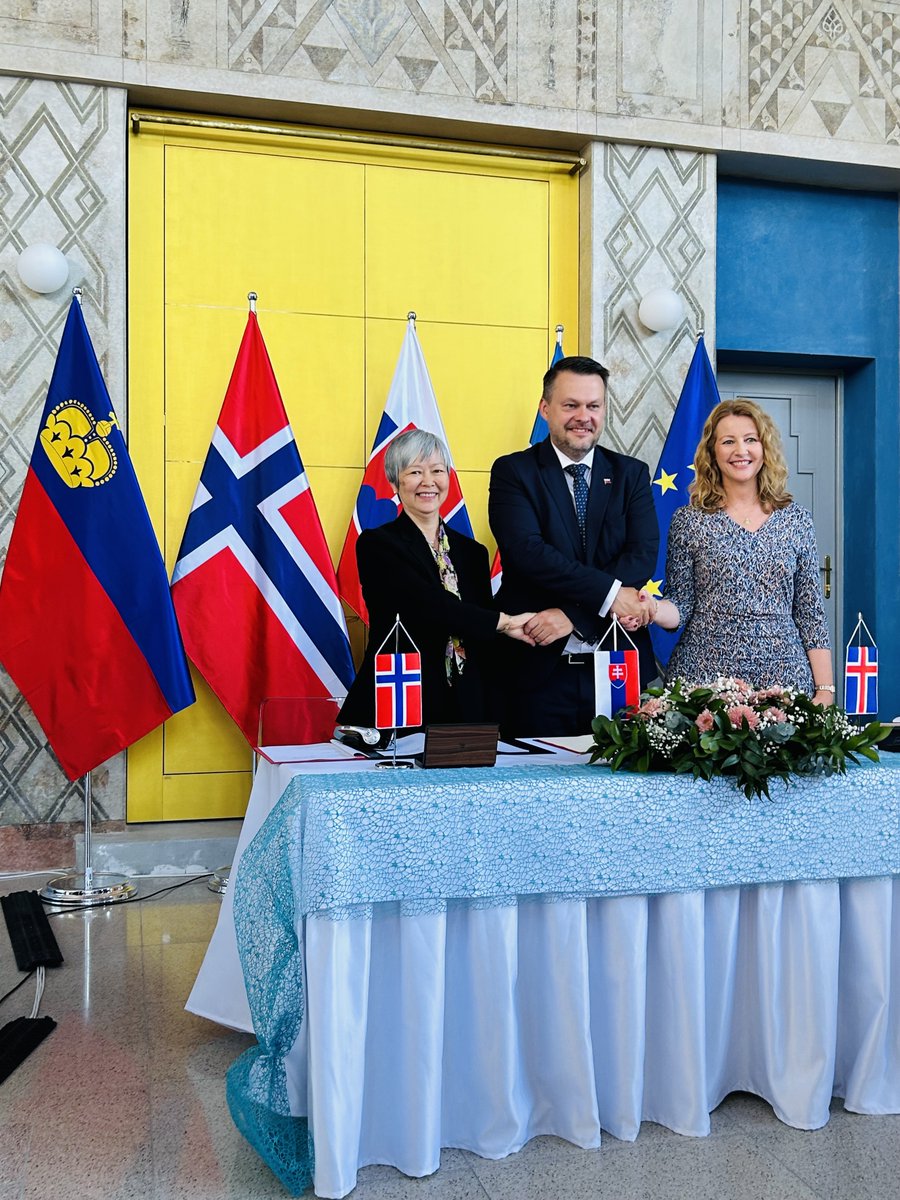 🇳🇴-🇮🇸-🇱🇮 signed new MoUs with 🇸🇰 under the #EEANorwayGrants - worth €130.7M. Funding will support green transition, culture, social inclusion as well as 🇺🇦-related support and civil society.
Gender equality &amp; digitalisation are cross-cutting priorities. #bilateralcooperation