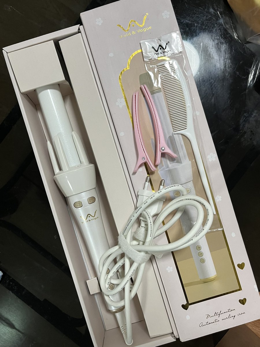 MW4126's tweet photo. ส่งต่อ เครื่องม้วนผม vivid&amp;vouge สีทอง แกน 32 mm สภาพดี อุปกรณ์ครบ
ราคา 550 บาท รวมส่ง

#vividandvogue #เครื่องลอนผม #เครื่องม้วนผม #ส่งต่อ #ส่งต่อของใช้ #ของใช้เด็กหอ #ส่งต่อคสอ #ส่งต่อเครื่องสําอาง #ส่งต่อเสื้อผ้ามือ2 #ส่งต่อสกินเเคร์ https://t.co/If9YKkNMa7