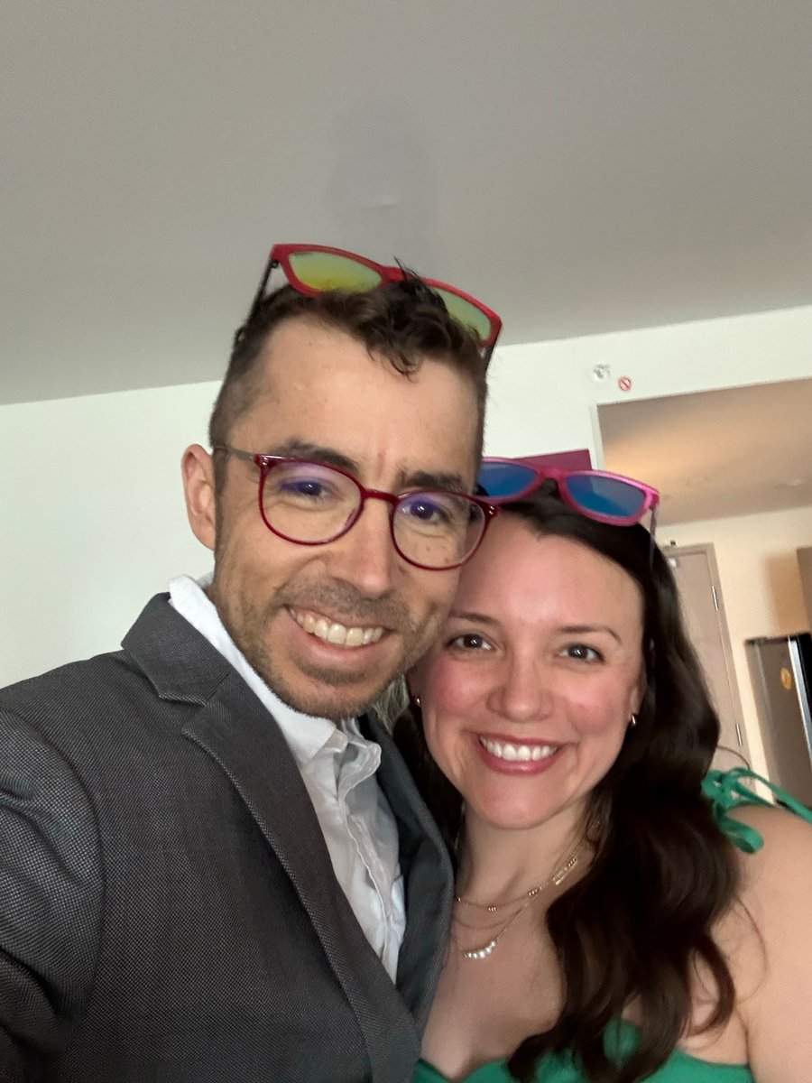 weaverryan's tweet image. Today I turn 41.
Cons: have this mean-ass brain tumor
Pros: unlike last year, I’m at home. Also, my MRI from Monday is stable and I watched my baby cousin get married last weekend
Plenty to be grateful for