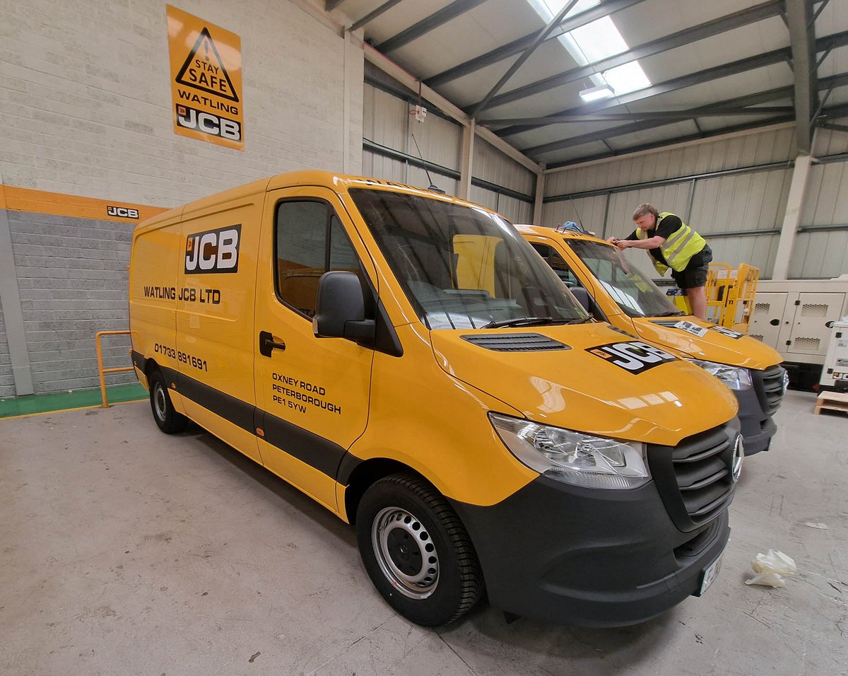 SXPeterborough's tweet image. Our fitters in action applying the livery to JBC Watling vans #vangraphics #fleetgraphics