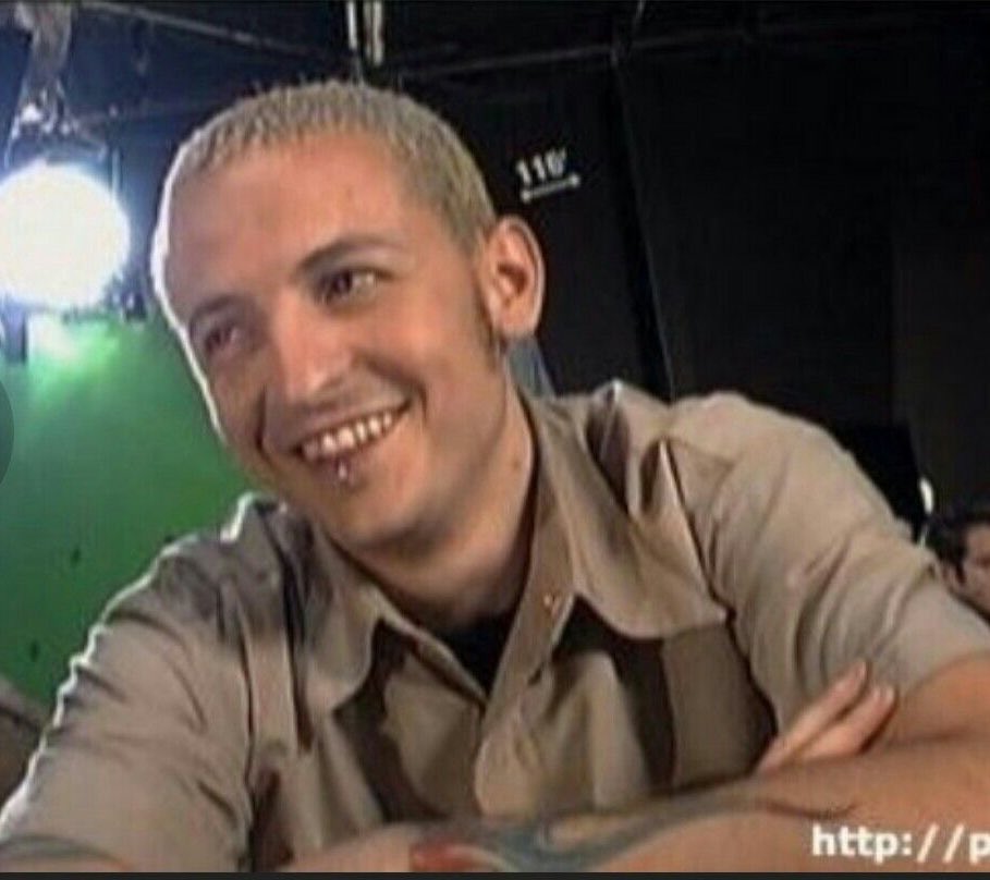 chestersource's tweet image. heyy :3

i’m karen &amp;lt;3

this is an account dedicated to 
emily armstrong and chester bennington, the lead vocalists of linkin park (and also my favorite people ever) !! ♡♡