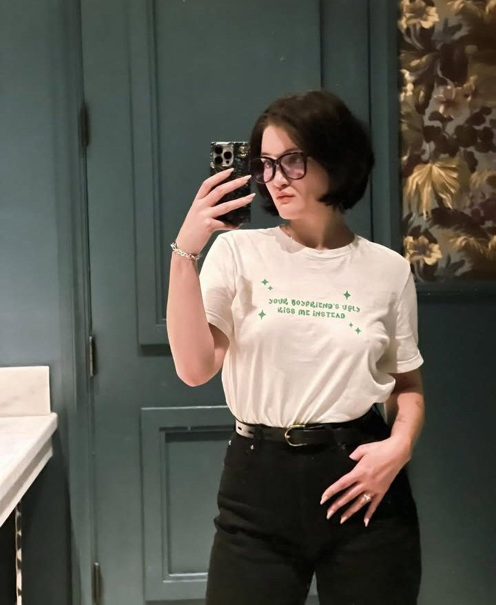 carolsturk's tweet photo. ANOTHER PIC OF ISA WEARING A GAY SHIRT!!! https://t.co/jbm2buAcoI
