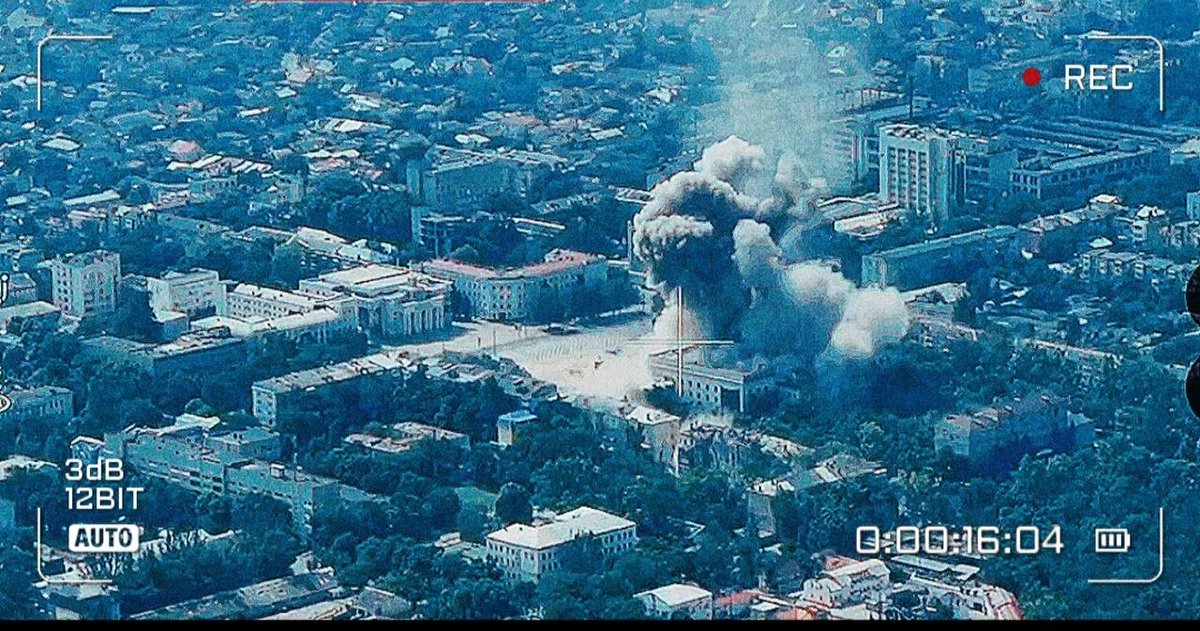 JayinKyiv's tweet photo. After Trump's call with Putin yesterday, the Russian dictator is confident that the American president is now safely in his pocket.

Putin has the greenlight to massacre all Ukraine - starting with the historic Kherson Regional capital building. 

Its gone. https://t.co/MSP0J86Mpz