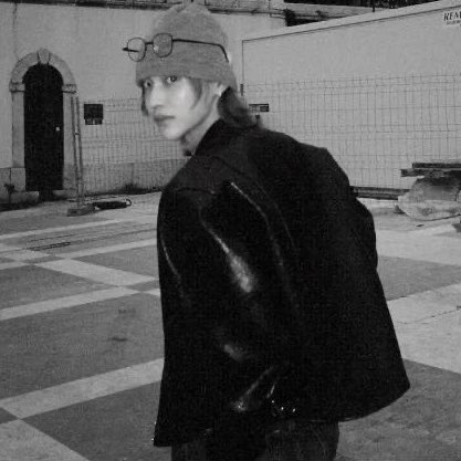 2004                                      2002
oldest son                             youngest son
golden retriever                  black cat